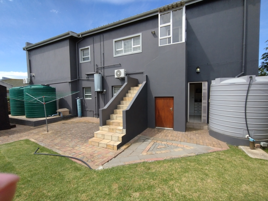 7 Bedroom Property for Sale in Wavecrest Eastern Cape